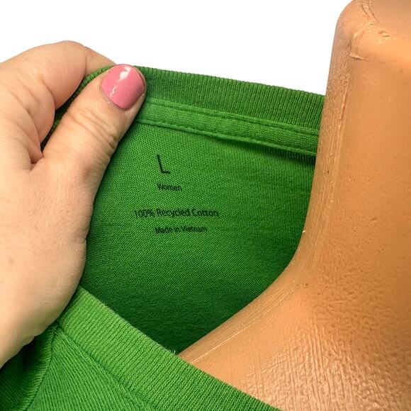 NEW APPLE EARTH DAY Collector's T-Shirt for Employees Only large - Picture 3 of 6